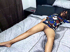 Brunette brune, Éjaculation interne, Ivre, Doigter, Petite femme, Chatte, Dormant, Adolescente