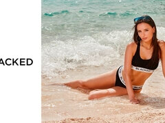 Strand, Pik sutte, Brunette, Hundestilling, Naturlige bryster, Mager, Teenager, Bryster