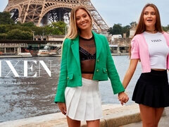 Grote kont, Grote lul, Pijpbeurt, Hondjeshouding, 1 man 2 vrouwen, Mager, Tiener, Trio