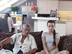 18 anni, Nero, Pompino, Brunetta, Papà, Masturbazione, Rasata, Ragazza