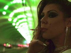 Amatéři, Anál, Brunetka, Prsatá, Stříkání spermatu, Hardcore, Tetování, Kozičky