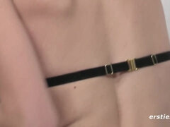 Anális szex, Hatalmas hátsó, Tekintélyes didik, Gesztenyebarna, Érett koros, Érett feleség, Egyedül, Tini