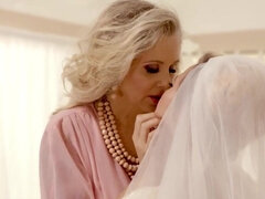 18 летние, Большая жопа, Большие сиськи, Лесбиянка, Лизание, Милф, Жесткий секс, Молоденькие