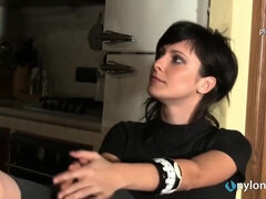 Brunette, Fetish, Fod fetish, Hd, Hustru, Italiener, Nylonstrømper, Solo