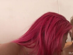 Bak kulissene, Blond, Gruppe, Raseblandet, Latina, Moden, Piercingen, Tattovering