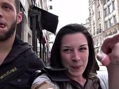 Brunette brune, Nénés