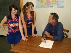 18, Stor stjärt, Stor kuk, Stora tuttar, Cheerleader, Handjobb, Slick, Onani