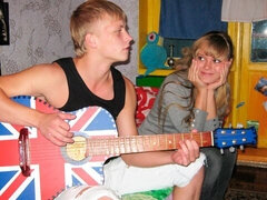 Soverom, Stor kukk, Kukk suging, Bakfra, Naturlige bryster, Sjenert, Tenåring, Pupper