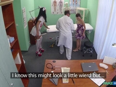 Amatör, Avsugning, Par, Lesbisk, Sjuksköterska, Kontor, Uniform, Voyeur