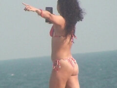 Gros cul, Fait maison, Fille latino, Masturbation, De plein air, Public, Adolescente, Voyeur