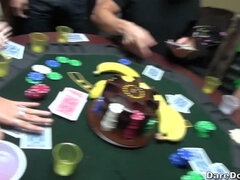 Pariskunta, Ylioppilasasuntola, Käsihoito, Latinankieli, Pikkarit, Pienikokoinen, Ajeltu, Laiha