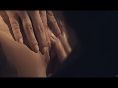 Fürdő ruha, Szőrös, Csókolózás, Álarc, Mellbimbók, Csupasz, Tetkó, Hármas