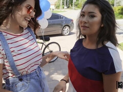 Tyttö, Isot tissit, Ruskeahiuksinen, Syväkurkku, Imevä, Kolmen kimppa, Tissit