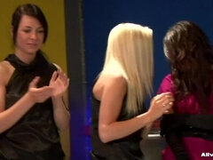 Jenteslagsmål, Våt, Bryting