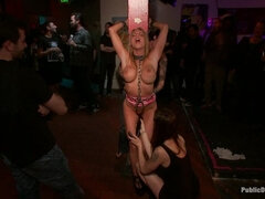 Blonde, Sucer une bite, Bondage, Domination, Humiliation, Public, Rugueux, Esclave