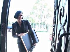 Kotě, Velké péro, Velké kozy, Kuřba, Brunetka, Creampie, Dvojitá penetrace, Hardcore