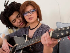 Tekintélyes didik, Kutya póz, Poharak, Fajok közötti, Természetes mellek, Nuni, Vöröshajú, Rövid haj