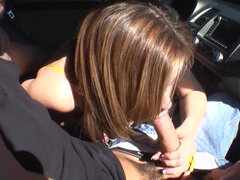 Anal, Sucer une bite, Voiture, En levrette, Faciale, Doigter, Public, Fessée