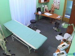 Amador amadora, Boquete, Casal, Doutor, Lambendo, Escritório, Uniforme, Voyeur