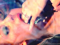 Lukio, Itsetyydytys, Luonnolliset tissit, Punapää, Soolo, Lelut