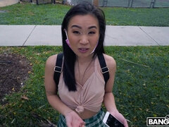 18 ans, Sucer une bite, Brunette brune, Tir de sperme, Hard, Hd, Public, Adolescente