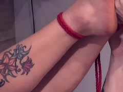 Bionda, Bondage, Dominazione, Piede fetish, Tacchi, Lesbica, Mamma che vorrei scoparmi, Rossa