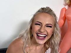 Stor kukk, Blond, Kukk suging, Sperm skott, Runke, Pornostjerner, Tenåring, Pupper
