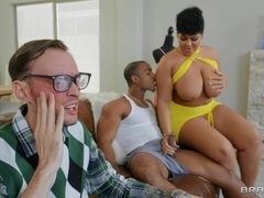 Gros cul, Brunette brune, En levrette, Interracial, Seins naturels, Cheveux courts, Adolescente, Nénés