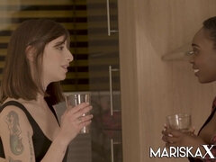 Hatalmas hátsó, Tekintélyes didik, Gesztenyebarna, Ébenfekete, Nagylány, Pornósztárok, Tetkó, Hármas