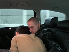 Avsugning, Brunett, Bil, Doggystyle, Ansiktsbehandling, Hd, Naturliga tuttar, Trekant