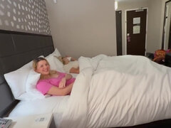 Blondine, Første gang, Kæmpe stor, Naturlig, Lille kvinde, Pov, Teenager, Trekant