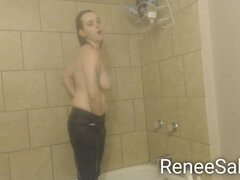 18 jaar, Enthousiasteling, Spijkerbroeken, Natuurlijke tieten, Douche, Tiener, Nat