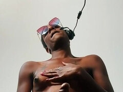 Amatööri, Iso kulli, Musta, Itsetyydytys, Soolo, Tatuointi, Tissit