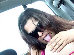 Brunette, Bil, Offentlig, Solo