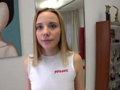 Blondine, Pik sutte, Komme i munden, Sædskud, Håndjob, Slikning, Teenager, Bryster