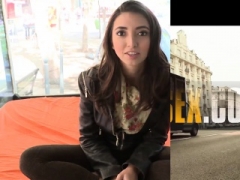 Brunetka, Hd, Na verejnosti, Kozičky