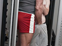 Анальный секс, Геи, Спортзал, Зрелые, Мускулы, Тощие, Тату, Сиськи