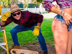 Brunette brune, Attrapée, En levrette, Branlette thaïlandaise, Fille latino, Mère que j'aimerais baiser, Rasée, Voyeur