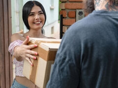 18 éves, Popó, Monumentális dákó, Gesztenyebarna, Kutya póz, Természetes mellek, Vékony, Begyek