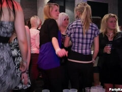 Amatør, Pik sutte, Påklædt sex, Dansende, Håndjob, Trusser, Sutte, Swingers