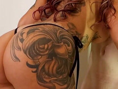 Veľký zadok, Veľké kozy, Kuřba, Roztomilá, Honění, Spodná bielizeň, Nohavičky, Tetovanie