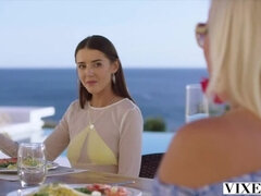 茶髪の, イく瞬間, チン, キス, なめる, 自然山雀, プール, オマンコ