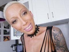 Anal, Stor stjärt, Blondin, Creampie, Doggystyle, Olja, Rider, Tatuering