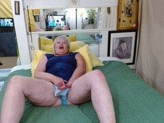 Hairy pussy, jizzing, hairy mature