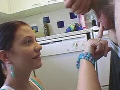 18 jahre, Grosser schwanz, Braunhaarige, Küche, Masturbation, Zierlich, Kurzes haar, Dürr