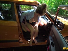 Amateur, Cul, Gros seins, Sucer une bite, Brunette brune, Voiture, Tchèque, Chatte