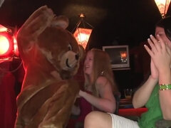 Csodálatos, Gesztenyebarna, Táncolás, Bugyi, Nuni