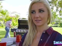 Røv, Blondine, Udendørs, Billig tøs, Teenager