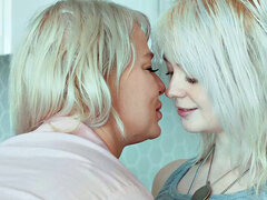 SEXY MOMMA - London and Annie Eat Each Other for Dinner!