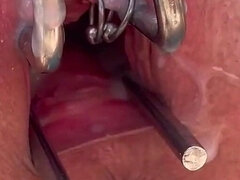 Pláž, Stříkání spermatu, Piercing, Pička